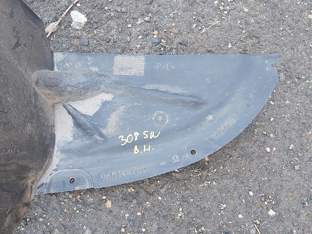 bontott PEUGEOT 308 Bal hátsó Hátsó Dobbetét (Kerékjárati, Műanyag)