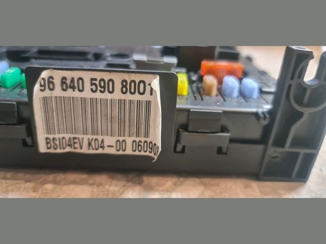 bontott PEUGEOT 308 Biztosítéktábla Utastér