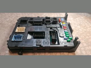 bontott PEUGEOT 308 Biztosítéktábla Utastér