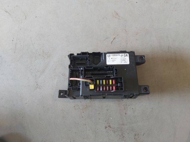 bontott PEUGEOT 308 Biztosítéktábla Utastér