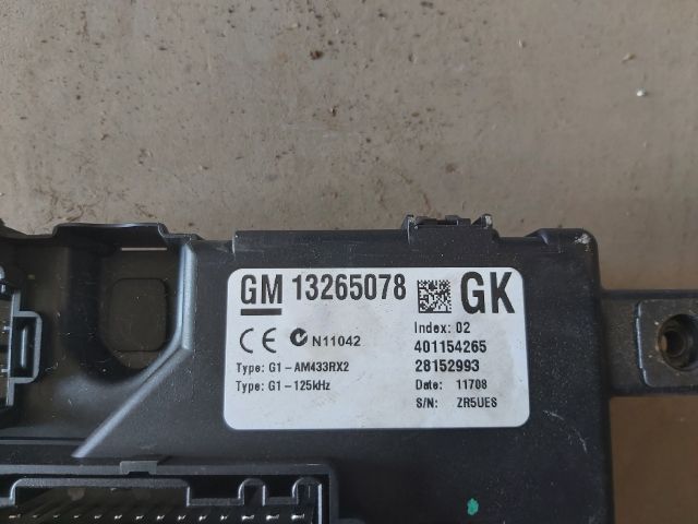 bontott PEUGEOT 308 Biztosítéktábla Utastér