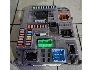 bontott PEUGEOT 308 Biztosítéktábla Utastér