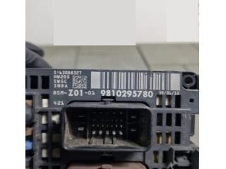 bontott PEUGEOT 308 Biztosítéktábla Utastér