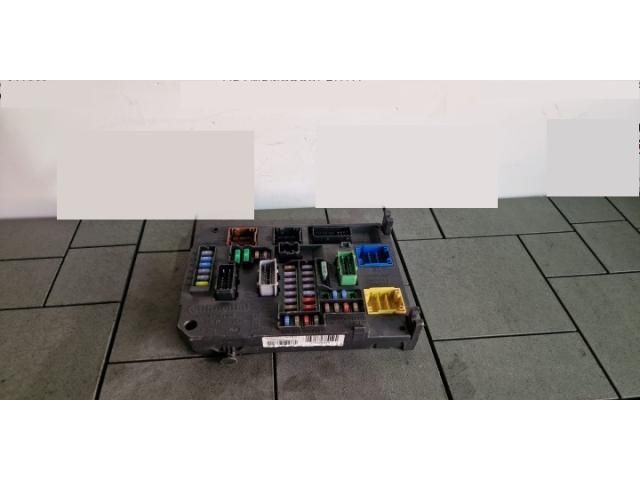 bontott PEUGEOT 308 Biztosítéktábla Utastér