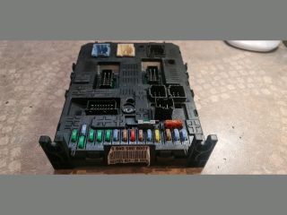 bontott PEUGEOT 308 Biztosítéktábla Utastér