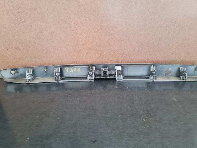 bontott PEUGEOT 308 Csomagtérajtó Díszléc