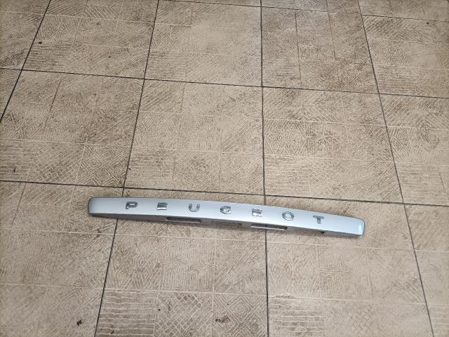bontott PEUGEOT 308 Csomagtérajtó Díszléc