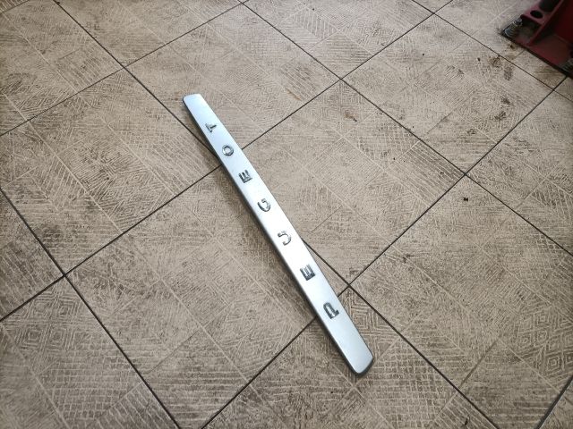 bontott PEUGEOT 308 Csomagtérajtó Díszléc