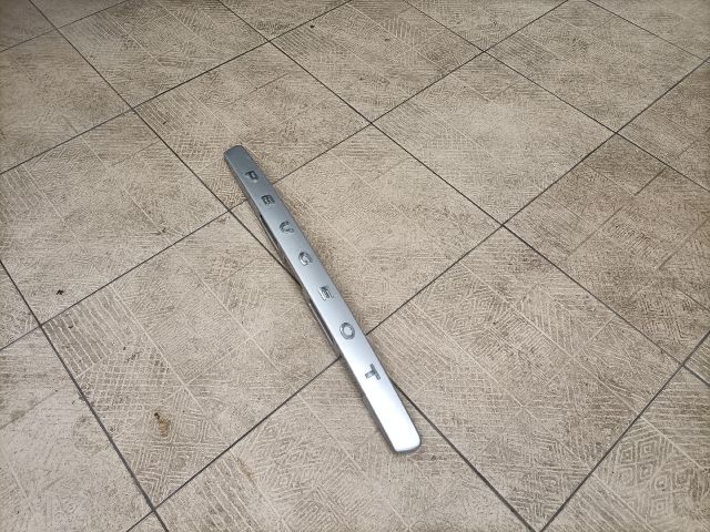 bontott PEUGEOT 308 Csomagtérajtó Díszléc