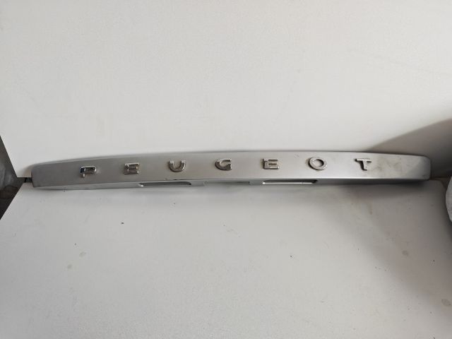 bontott PEUGEOT 308 Csomagtérajtó Díszléc
