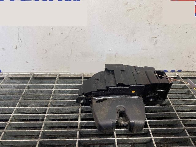 bontott PEUGEOT 308 Csomagtérajtó Ütköző