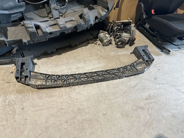 bontott PEUGEOT 308 Első Lökhárító Alsó (Műanyag)