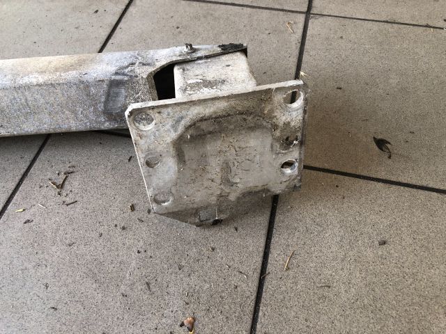 bontott PEUGEOT 308 Első Lökhárító Merevítő (Fém)