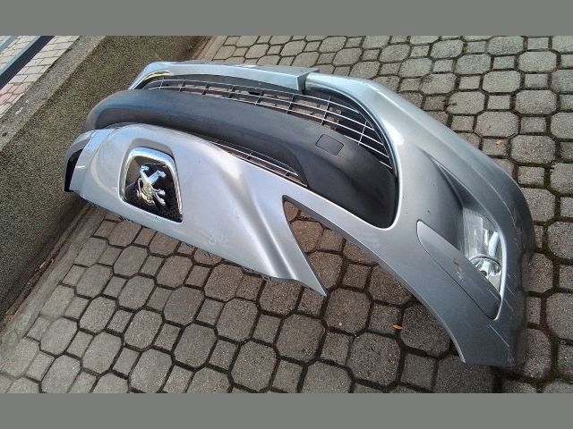 bontott PEUGEOT 308 Első Lökhárító (Részeivel)