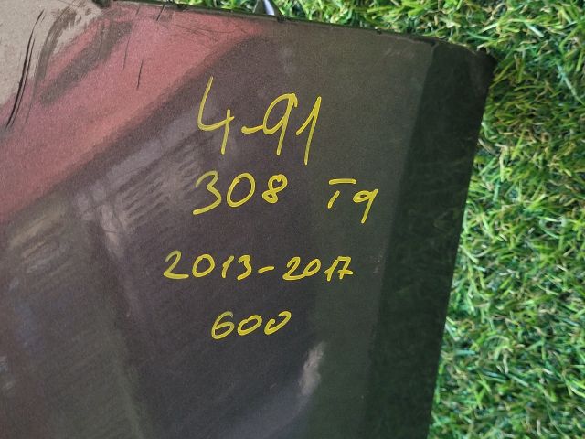 bontott PEUGEOT 308 Első Lökhárító (Részeivel)