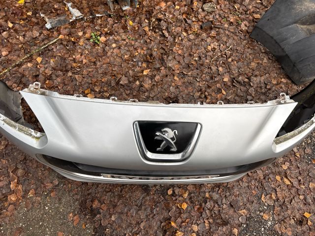 bontott PEUGEOT 308 Első Lökhárító (Részeivel)