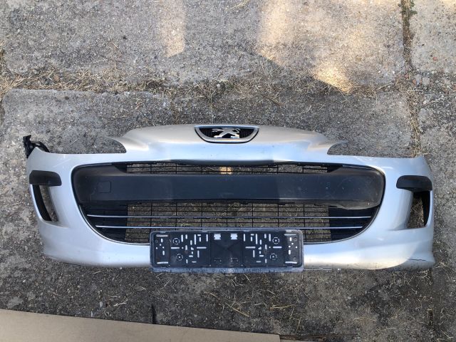 bontott PEUGEOT 308 Első Lökhárító (Részeivel)