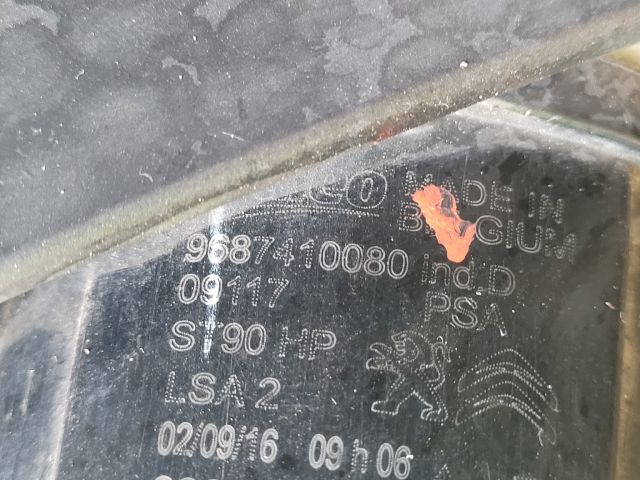 bontott PEUGEOT 308 Első Lökhárító (Részeivel)