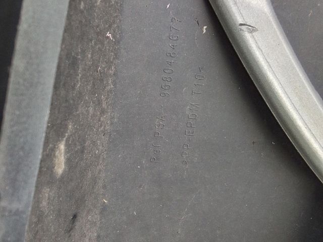 bontott PEUGEOT 308 Első Lökhárító (Részeivel)