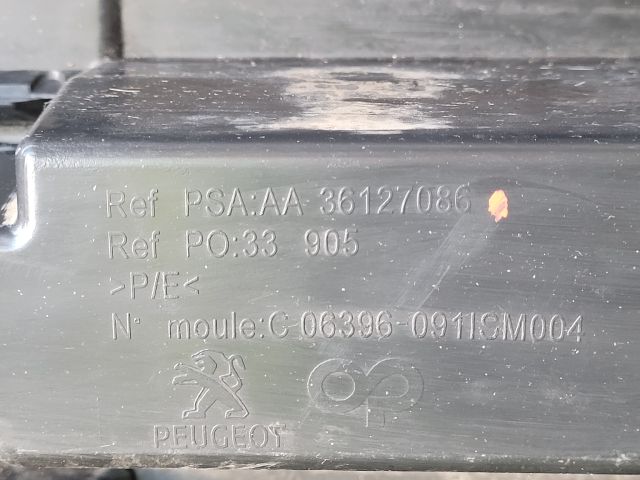 bontott PEUGEOT 308 Első Lökhárító (Részeivel)