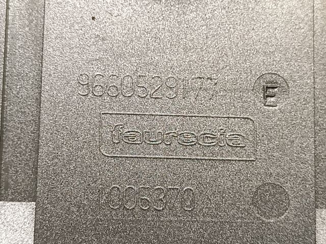 bontott PEUGEOT 308 Fűtéskapcsoló Keret