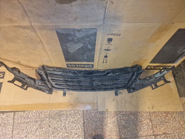 bontott PEUGEOT 308 Hűtőrács