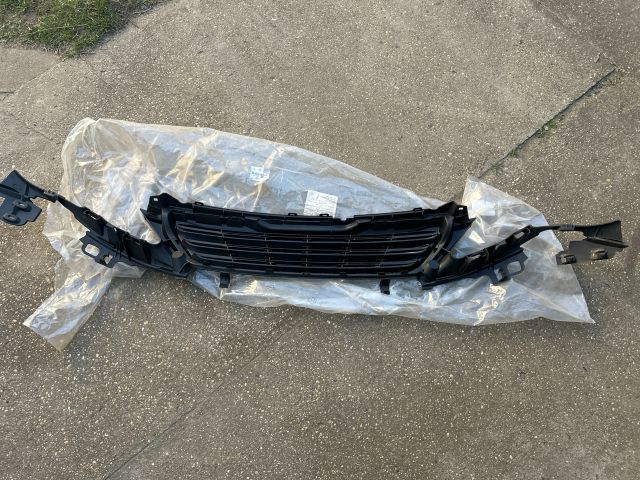 bontott PEUGEOT 308 Hűtőrács