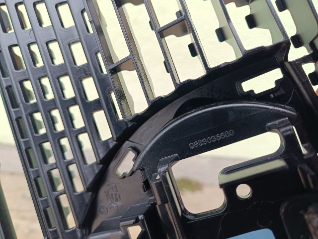 bontott PEUGEOT 308 Hűtőrács