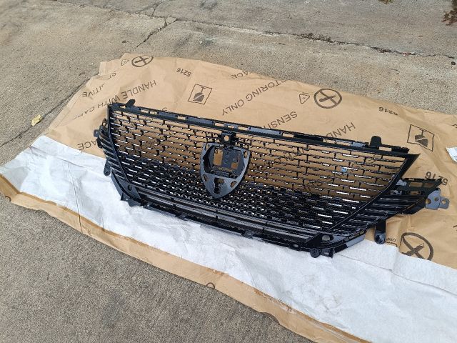 bontott PEUGEOT 308 Hűtőrács