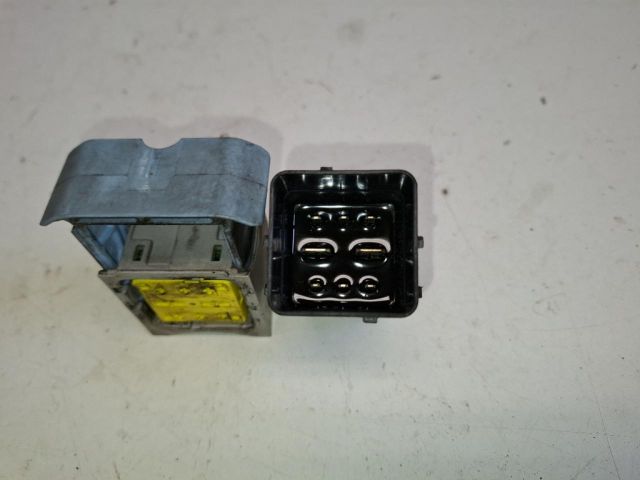 bontott PEUGEOT 308 Izzító Relé