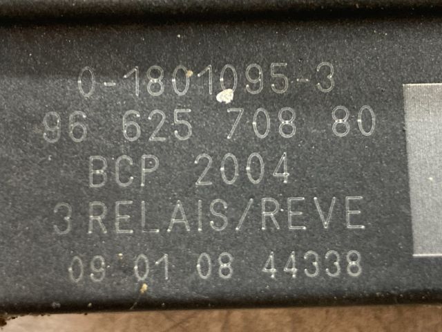 bontott PEUGEOT 308 Izzító Relé