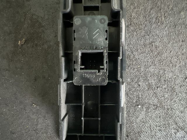 bontott PEUGEOT 308 Jobb első Ablakemelő Kapcsoló