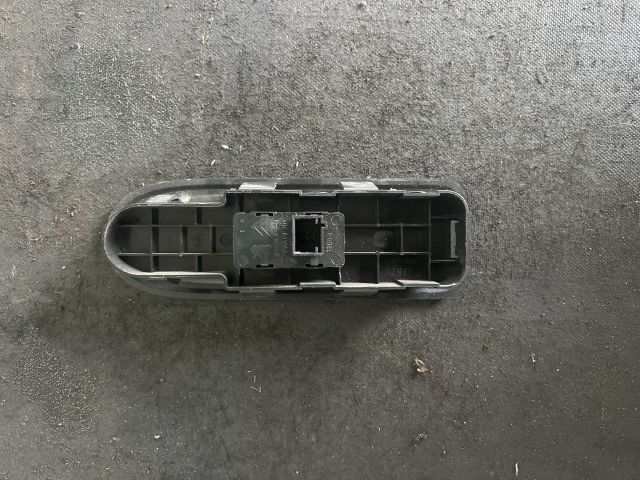 bontott PEUGEOT 308 Jobb első Ablakemelő Kapcsoló