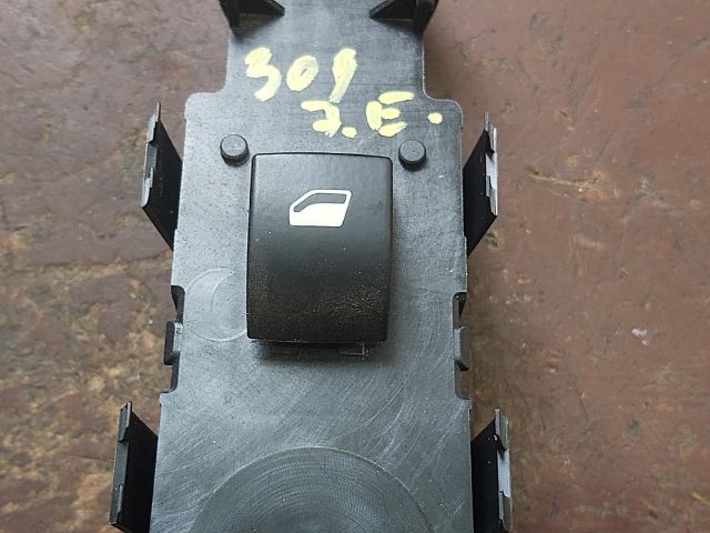 bontott PEUGEOT 308 Jobb első Ablakemelő Kapcsoló