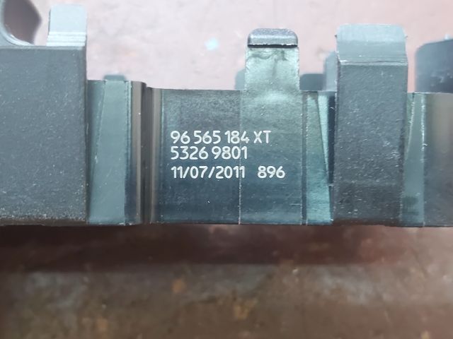 bontott PEUGEOT 308 Jobb első Ablakemelő Kapcsoló