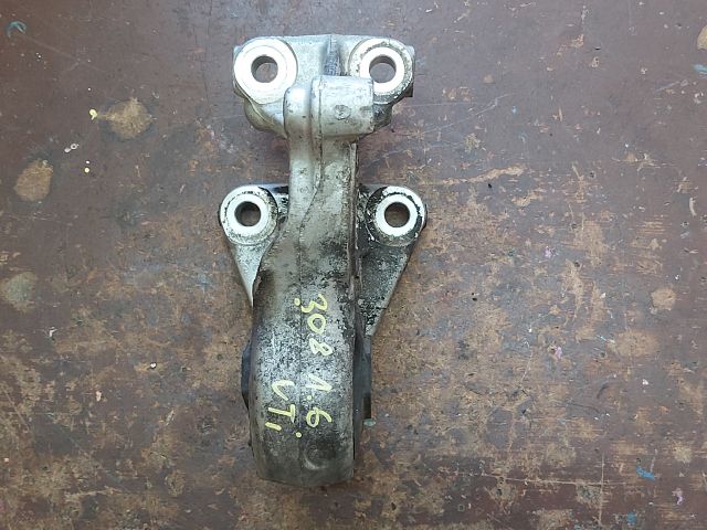 bontott PEUGEOT 308 Jobb első Féltengely Tartó