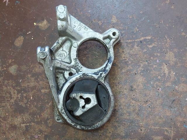 bontott PEUGEOT 308 Jobb első Féltengely Tartó