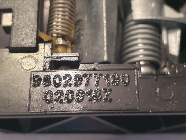 bontott PEUGEOT 308 Jobb első Külső Kilincsfészek