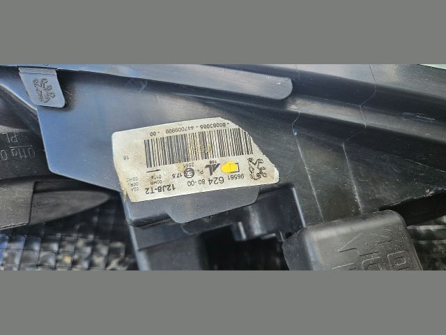 bontott PEUGEOT 308 Jobb Fényszóró