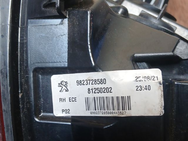 bontott PEUGEOT 308 Jobb Hátsó Lámpa