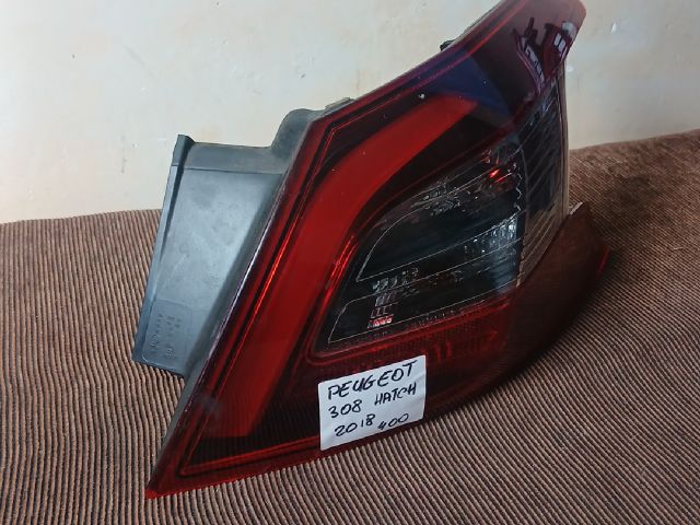 bontott PEUGEOT 308 Jobb Hátsó Lámpa