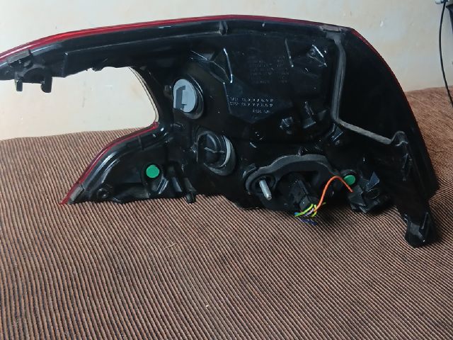 bontott PEUGEOT 308 Jobb Hátsó Lámpa