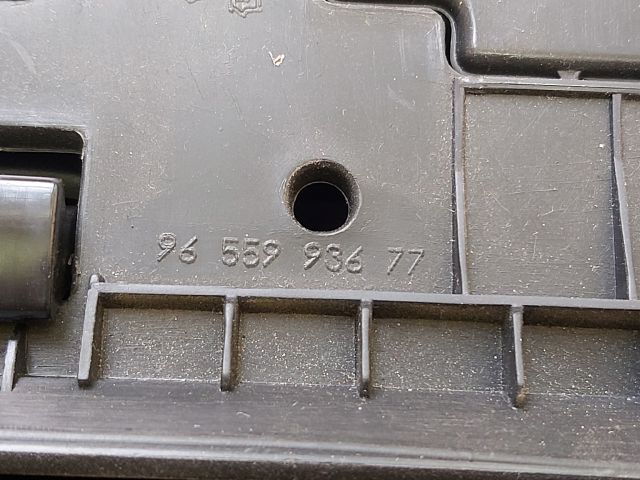 bontott PEUGEOT 308 Kesztyűtartó