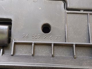 bontott PEUGEOT 308 Kesztyűtartó