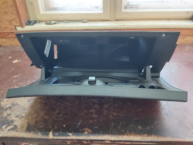 bontott PEUGEOT 308 Kesztyűtartó