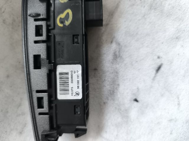 bontott PEUGEOT 308 Középkonzol Vezérlő Panel