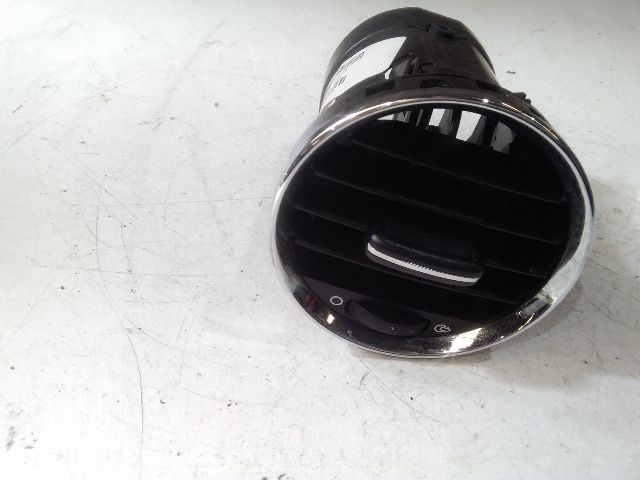 bontott PEUGEOT 308 Középső Bal Szellőző