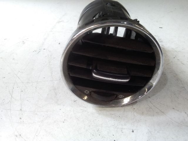 bontott PEUGEOT 308 Középső Bal Szellőző