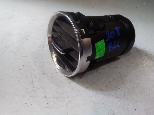 bontott PEUGEOT 308 Középső Bal Szellőző