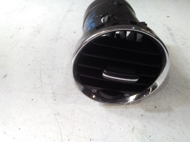 bontott PEUGEOT 308 Középső Bal Szellőző